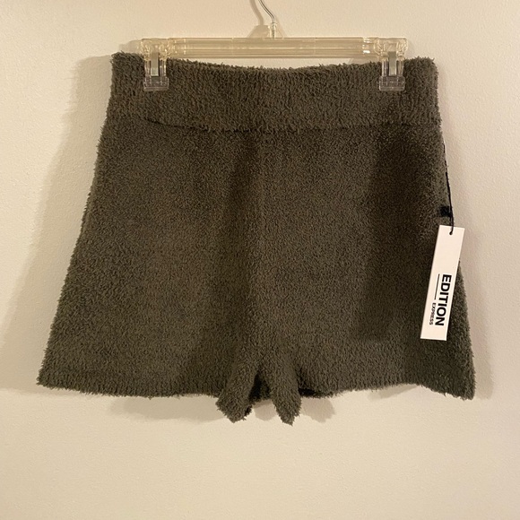 Express Pants - Express green Sherpa shorts